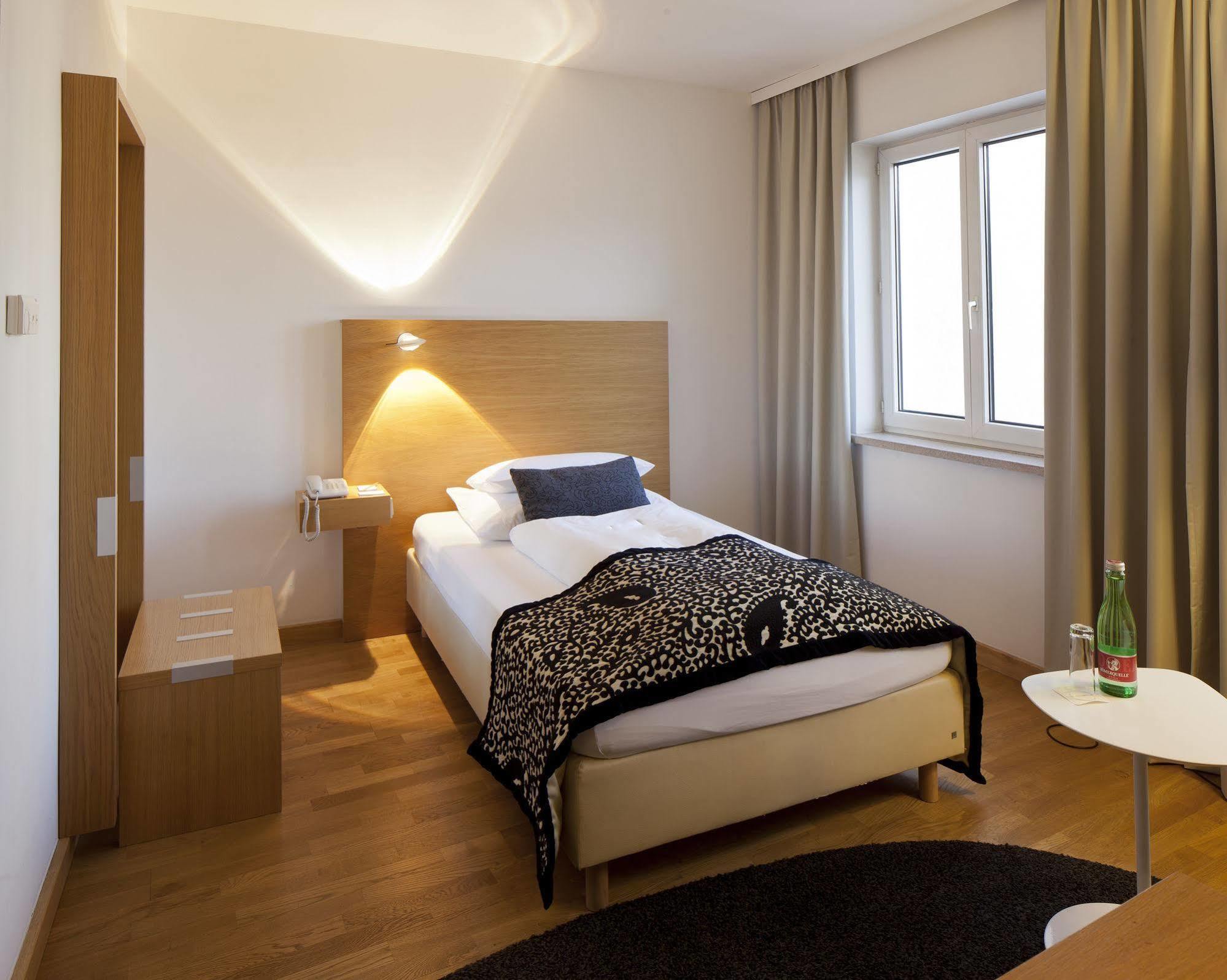 Hotel Ploberger Wels Esterno foto